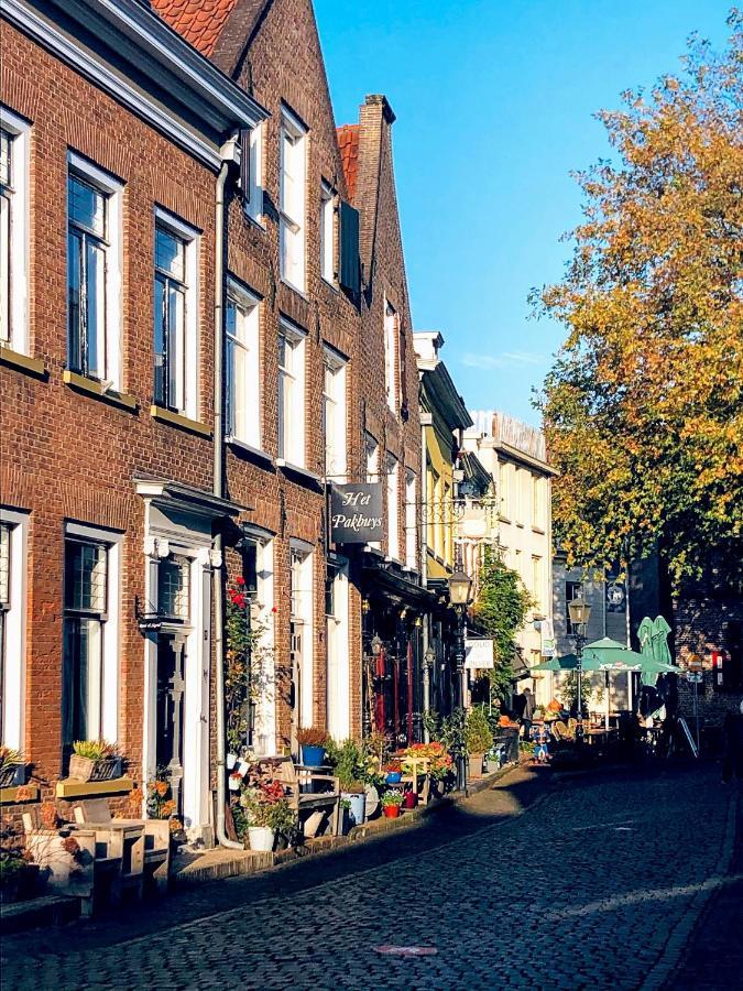 De Buurvrouw Nr.18 * Doesburg